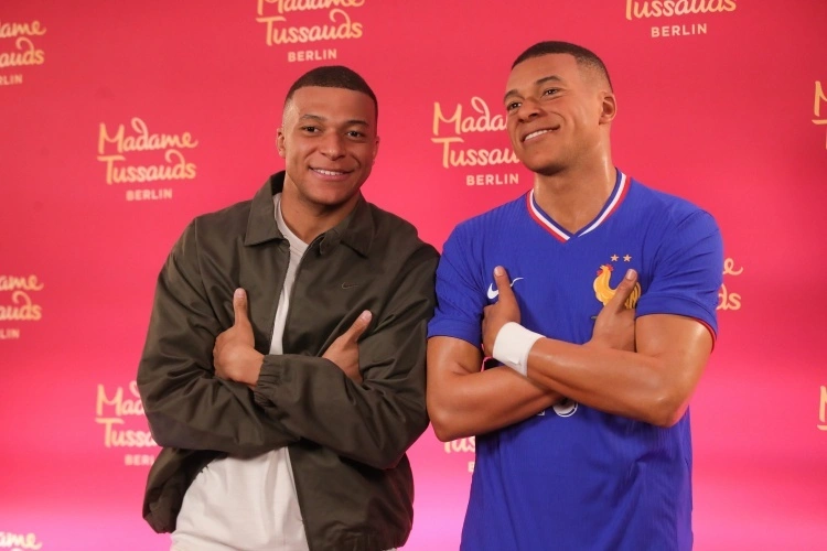 双手交叉抱胸 - 图片 3